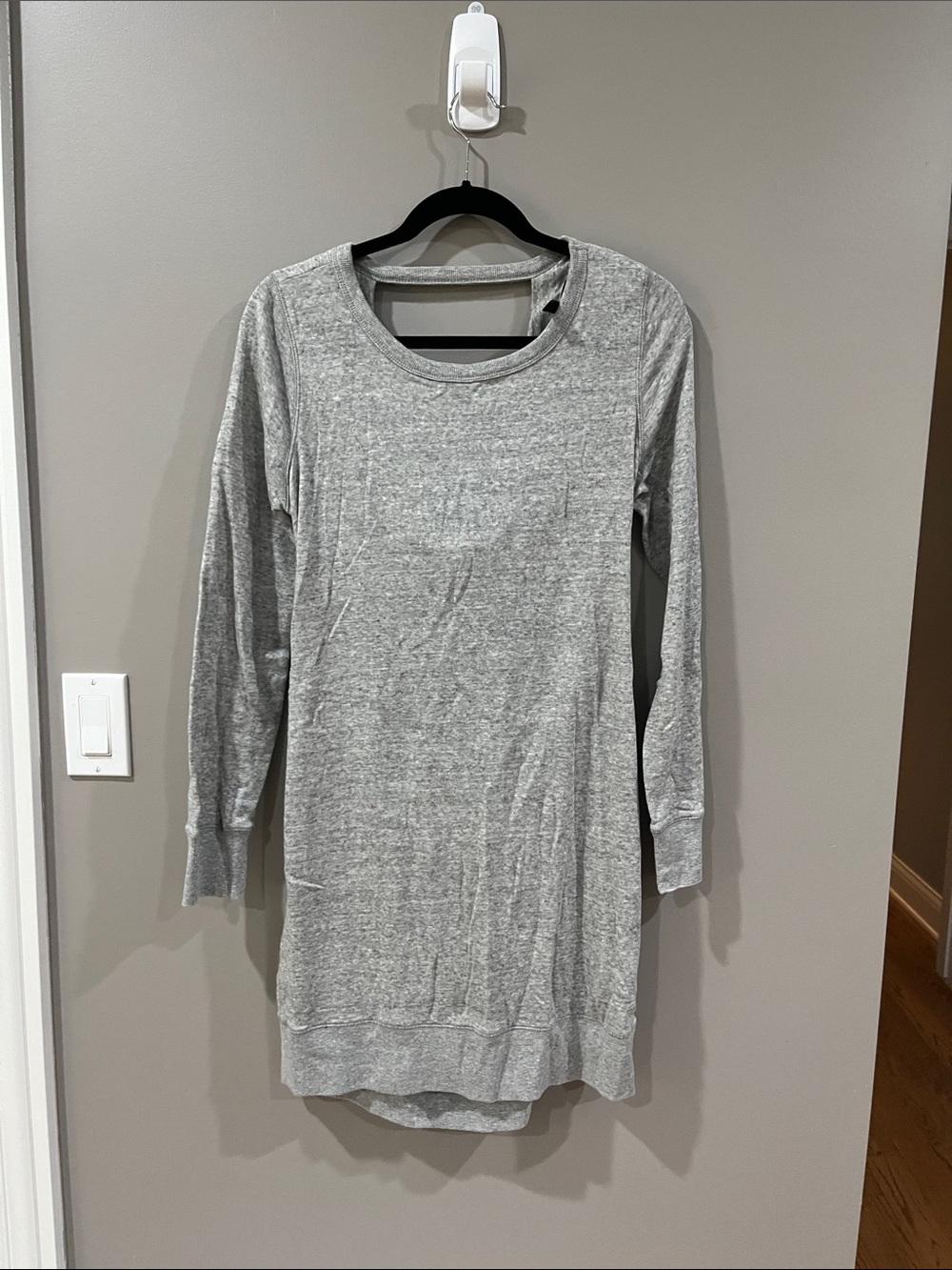 BCBGMaxAzria Light Gray Long Sleeve Scoop Neck Dress